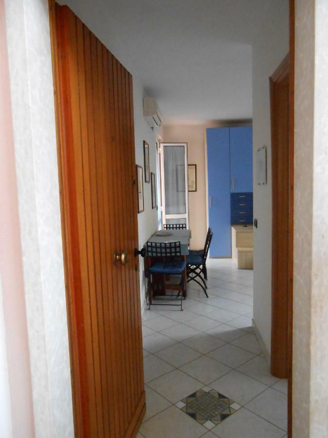 Ferienwohnung Monolocale A Peschiera Del Garda Vista Lago Exterior foto