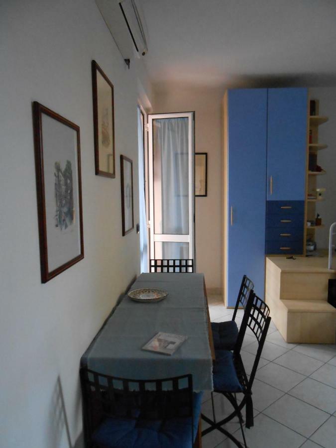 Ferienwohnung Monolocale A Peschiera Del Garda Vista Lago Exterior foto