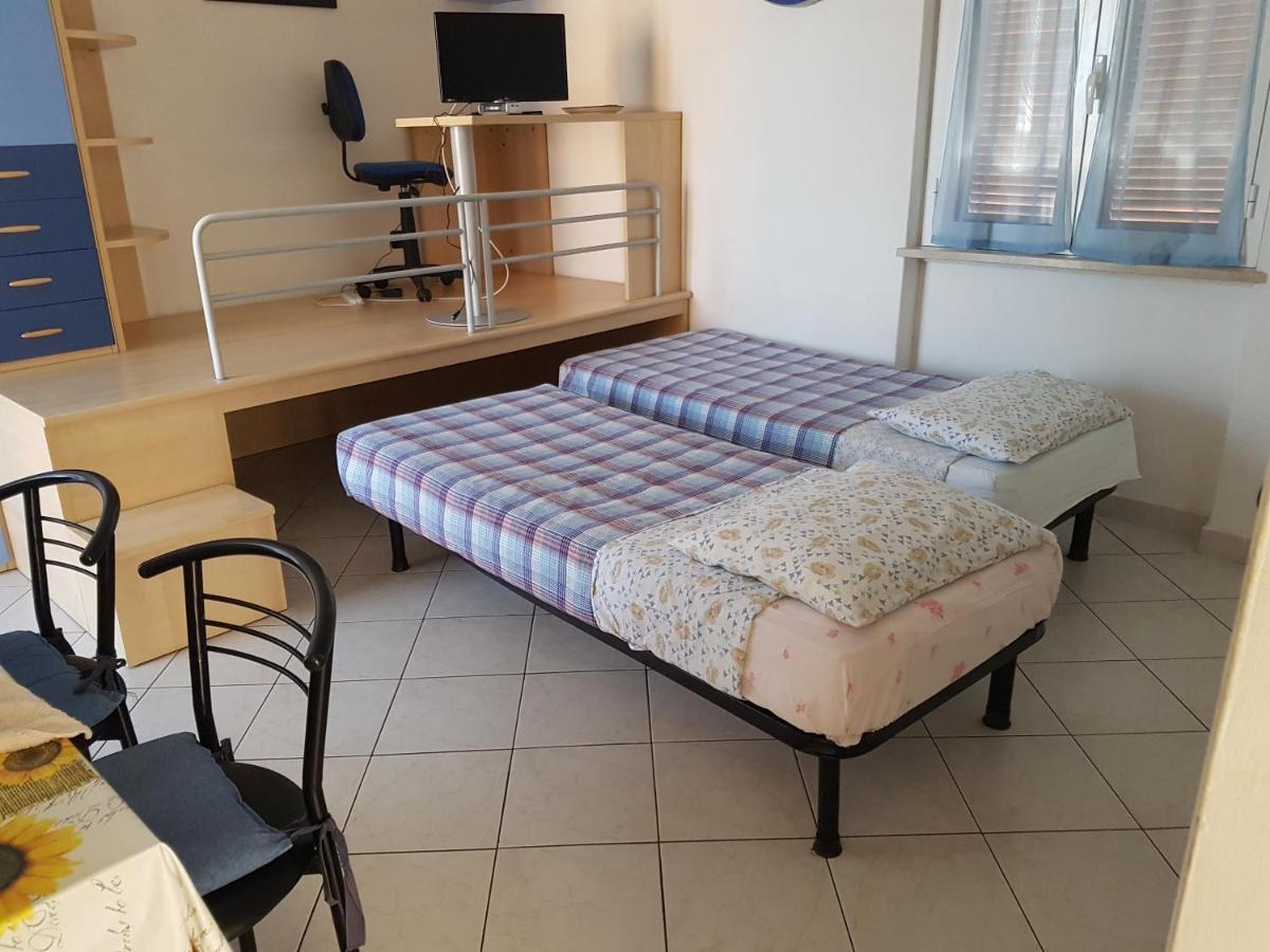 Ferienwohnung Monolocale A Peschiera Del Garda Vista Lago Exterior foto