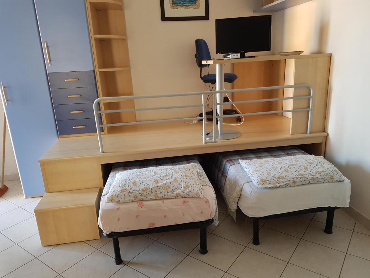 Ferienwohnung Monolocale A Peschiera Del Garda Vista Lago Exterior foto
